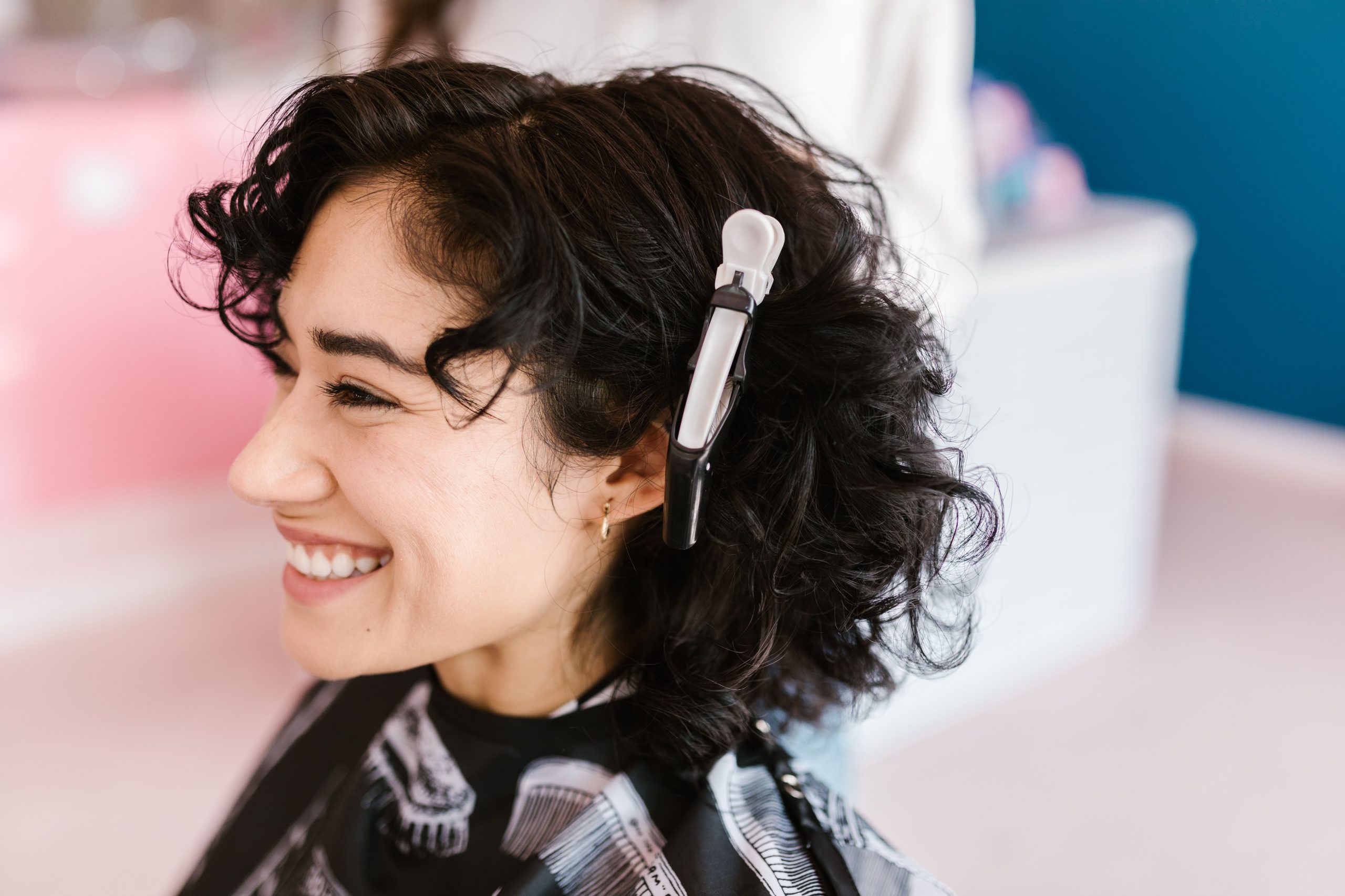Comment entretenir une coupe courte pour cheveux frisés ? 4 Guide complet coupe courte cheveux frisés