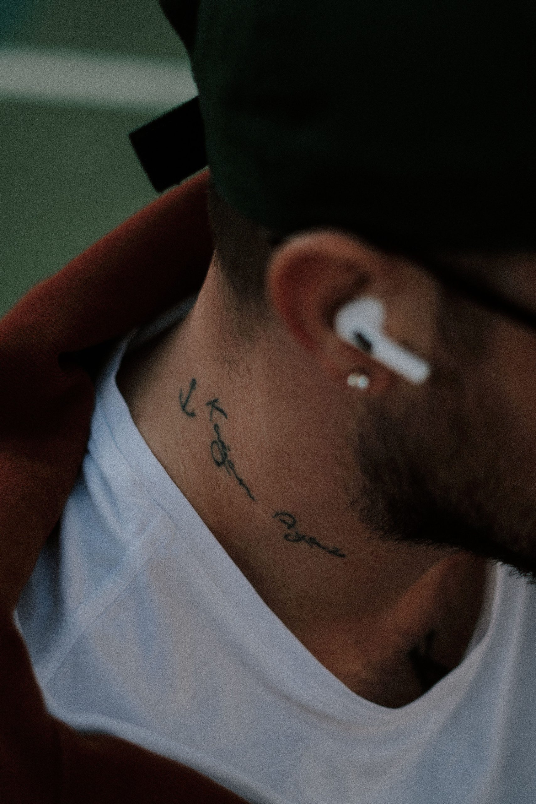 Pourquoi choisir un tatouage dans le cou quand on est homme ? 4 Tatouage cou homme - Guide complet