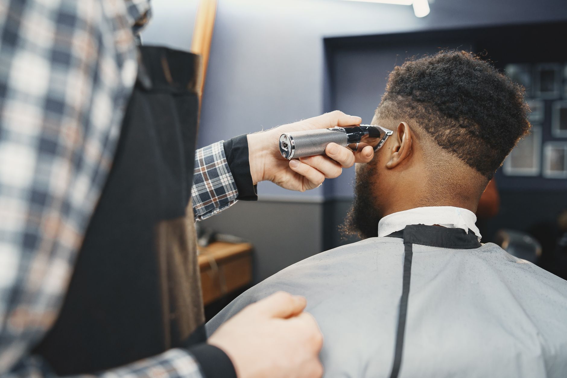 Combien de centimètres poussent tes cheveux chaque mois ? 2 Dégradé à la tondeuse sur cheveux courts