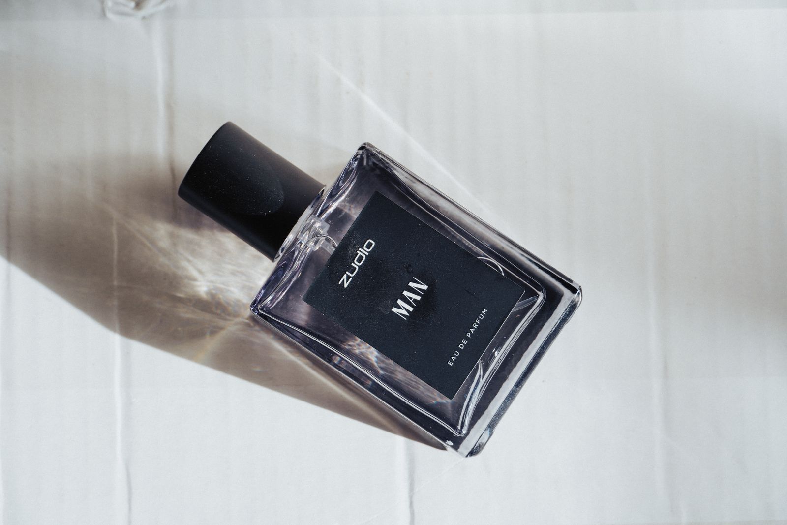 Boisé, fougère, aromatique : décrypter la fiche d'un coffret homme avant de l'offrir 1 Flacon de parfum homme